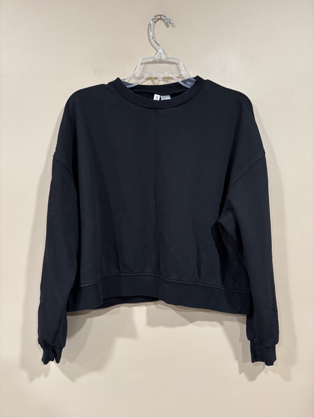 DIVIDED BY H&M Women's Black Crewneck Long Sleeve Cropped Sweatshirt Size M